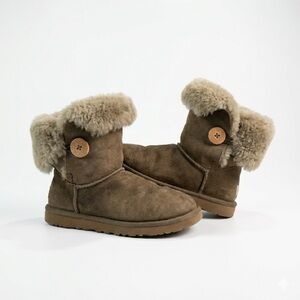 UGG Australia winter shearling button boots estimated size 7 olive